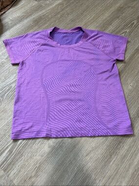 Lululemon T-Shirt
